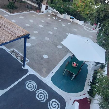 Ο Μπαξεσ Leilighet Livadi  Eksteriør bilde