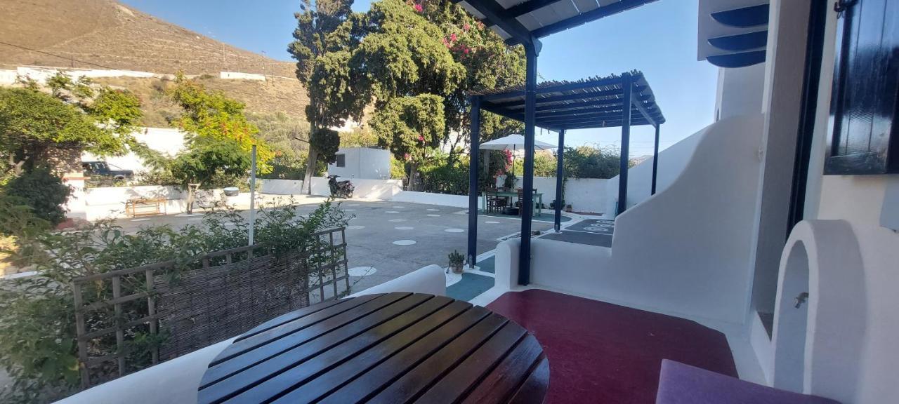 Ο Μπαξεσ Leilighet Livadi  Eksteriør bilde