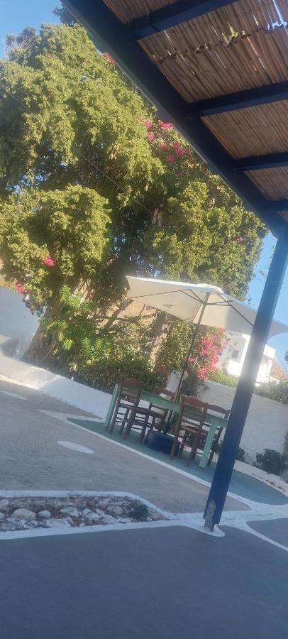 Ο Μπαξεσ Leilighet Livadi  Eksteriør bilde
