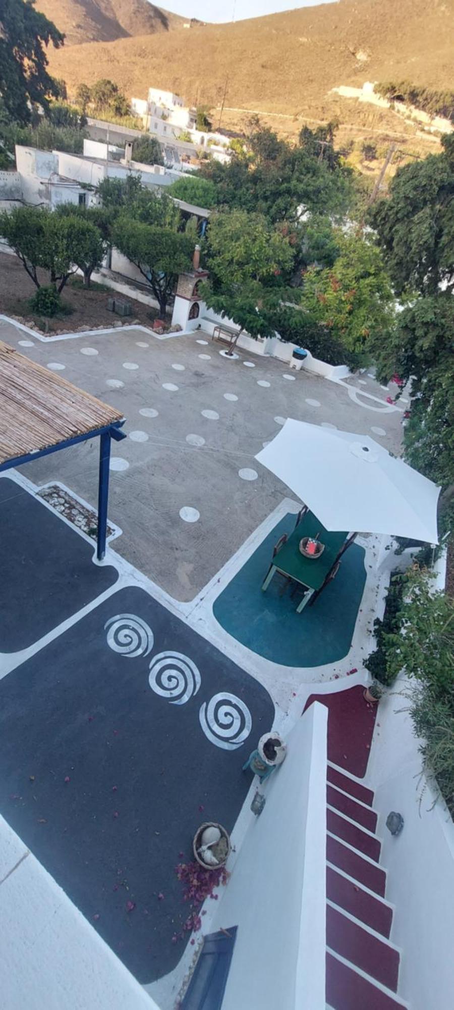 Ο Μπαξεσ Leilighet Livadi  Eksteriør bilde